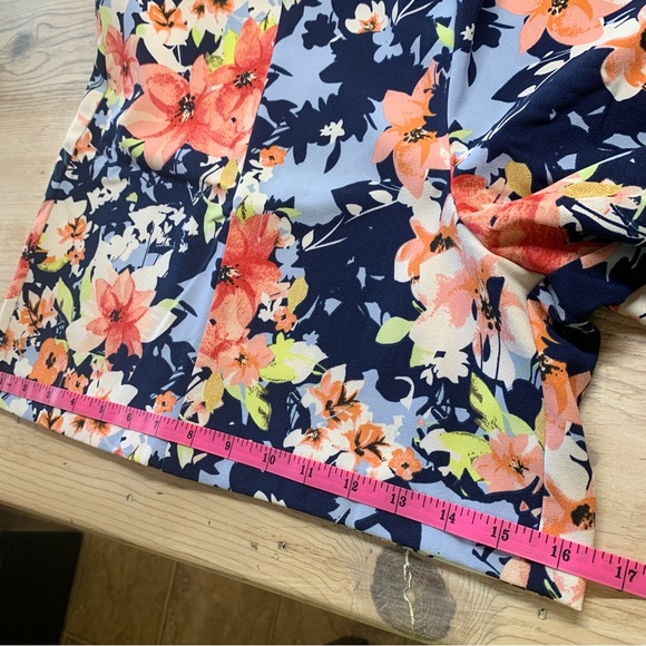 NWOT New York & Company Floral Shorts - Picture 5 of 11